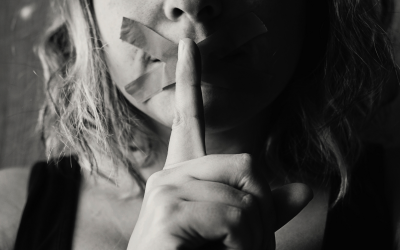 Miksi raha aiheuttaa häpeää?